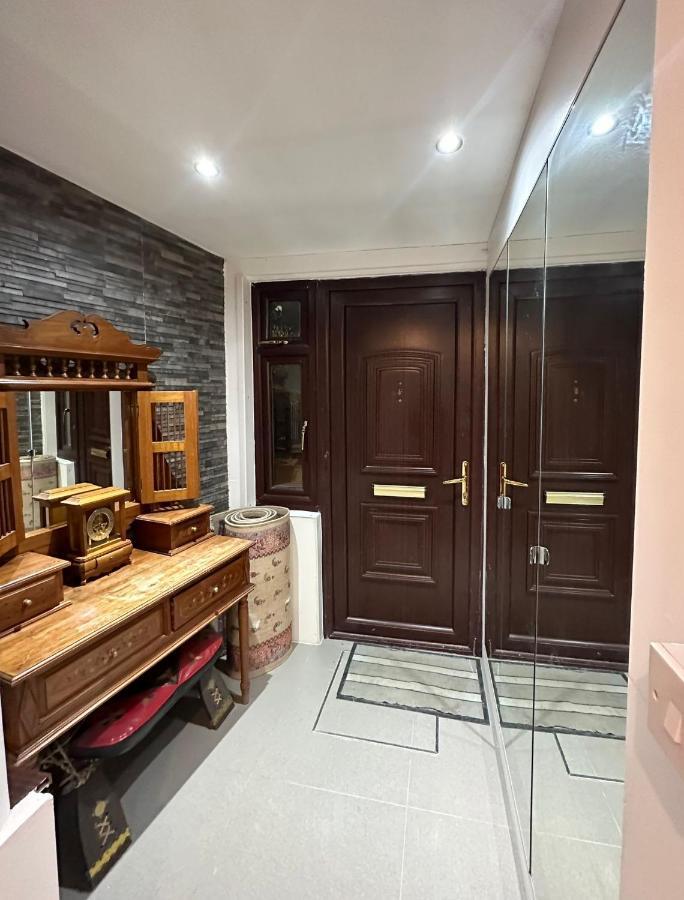 Modern Room In Spacious Home Londra Esterno foto